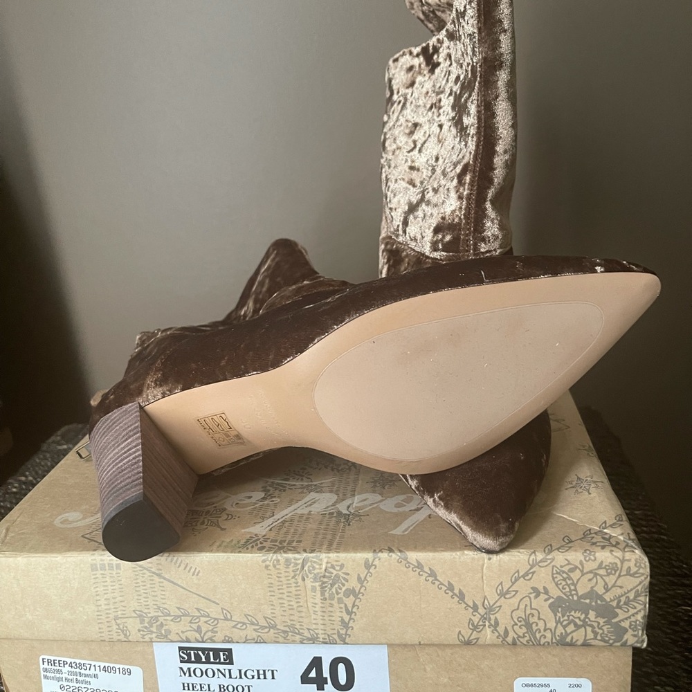Moonlight Heel Boot/seller wear size 9/free people size 40 equivalent to US 9